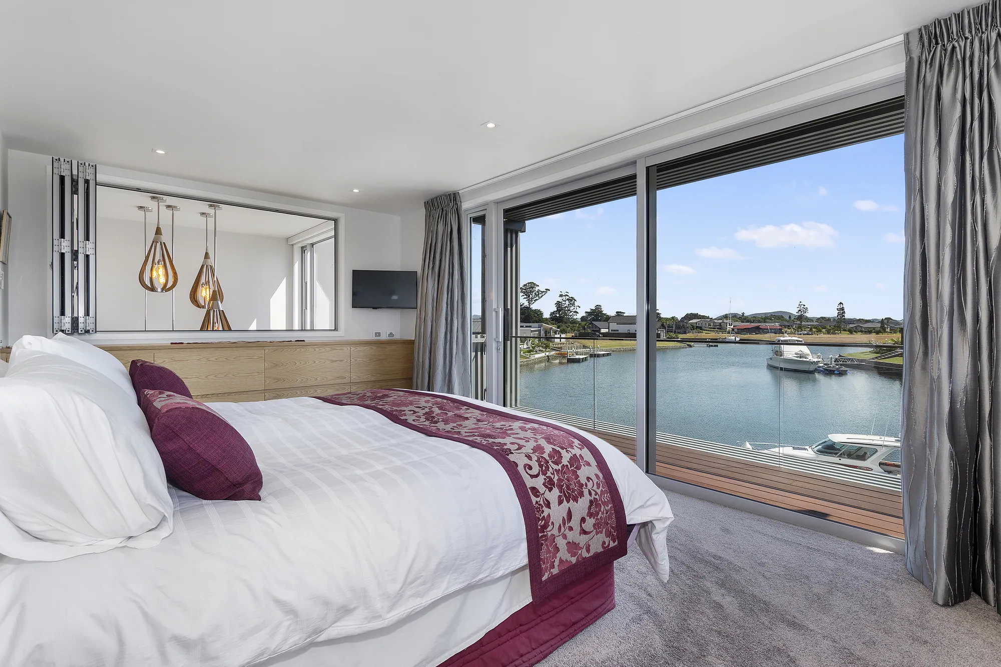 Bedroom with full-height glazing to the canal